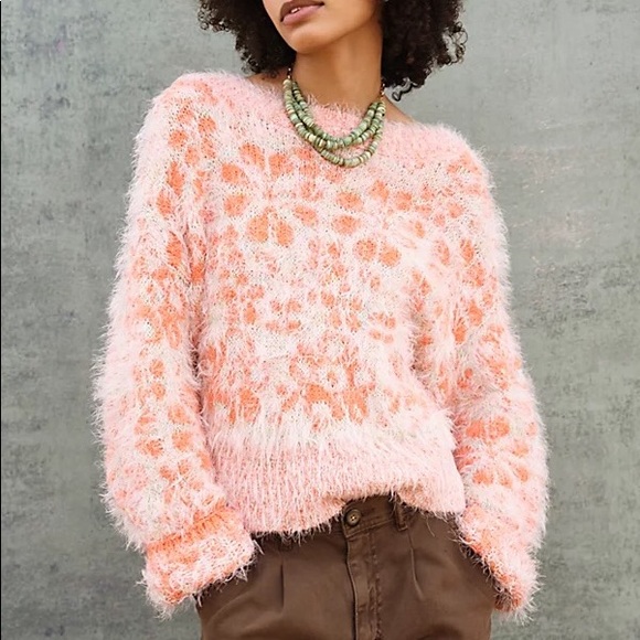 NWOT Free People Strawberry Cream Pullover Pink Floral Fuzzy Sweater Z455-3 - Picture 1 of 2
